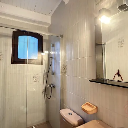 Semesterbostad Maison F4 Avec Terrasse, Parking Et Animaux Acceptes - Fr-1-451-185