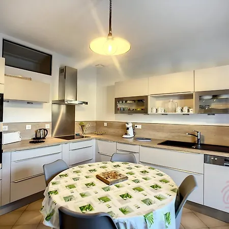 Holiday home Maison F4 Avec Terrasse, Parking Et Animaux Acceptes - Fr-1-451-185