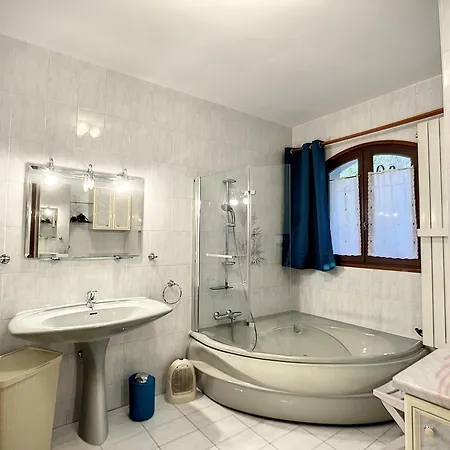 Maison F4 Avec Terrasse, Parking Et Animaux Acceptés - Fr-1-451-185 *