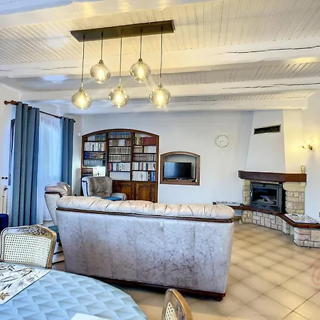 Сasa de vacaciones Maison F4 Avec Terrasse, Parking Et Animaux Acceptés - Fr-1-451-185