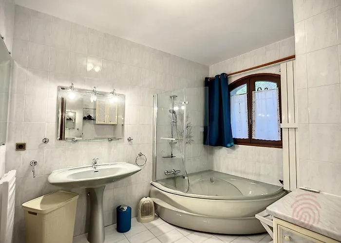 Maison F4 Avec Terrasse, Parking Et Animaux Acceptes - Fr-1-451-185 *