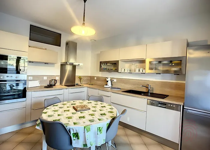 Σπίτι διακοπών Maison F4 Avec Terrasse, Parking Et Animaux Acceptes - Fr-1-451-185
