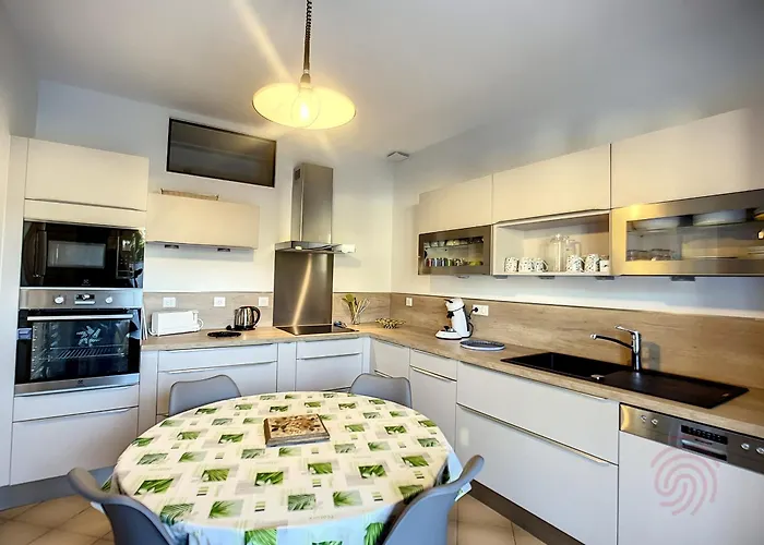 Maison F4 Avec Terrasse, Parking Et Animaux Acceptes - Fr-1-451-185 *