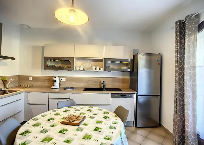 Σπίτι διακοπών Maison F4 Avec Terrasse, Parking Et Animaux Acceptes - Fr-1-451-185