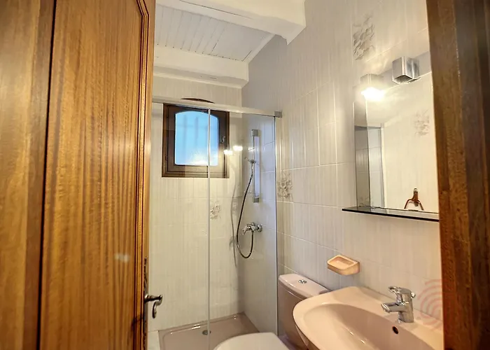 Maison F4 Avec Terrasse, Parking Et Animaux Acceptes - Fr-1-451-185 *